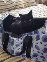 Load image into Gallery viewer, Florissantia Duffle Bag